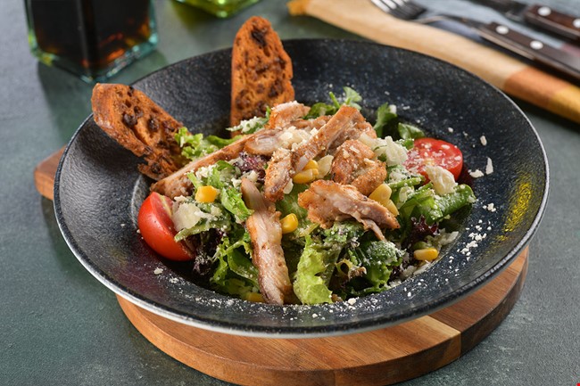 Sezar Soslu Tavuk Salata